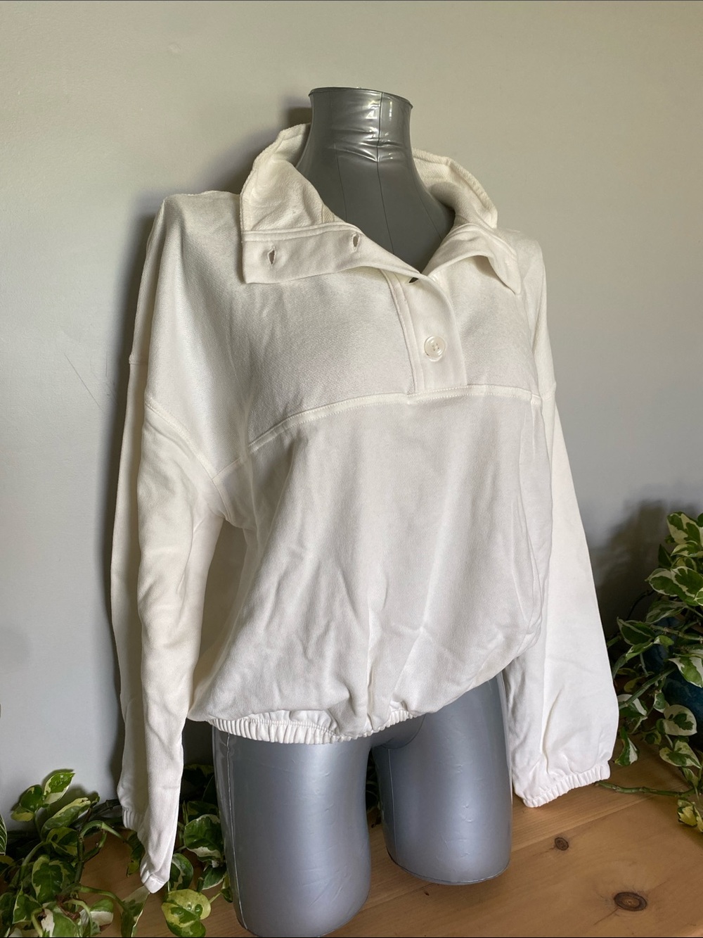 NWT Old Navy sweatshirt, cream, L